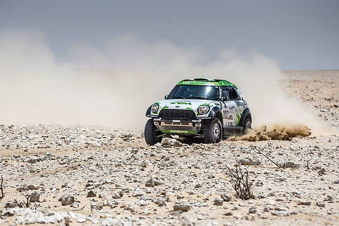Erik van Loon gaat vol de strijd aan met Nasser Al-Attiyah, Nani Roma en Al-Rajhi